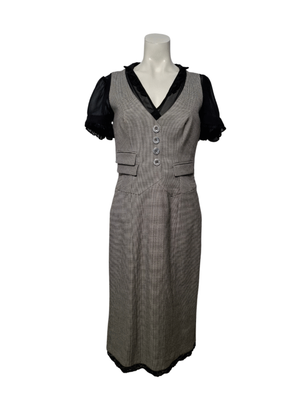 Juodai balta languota suknelė, M