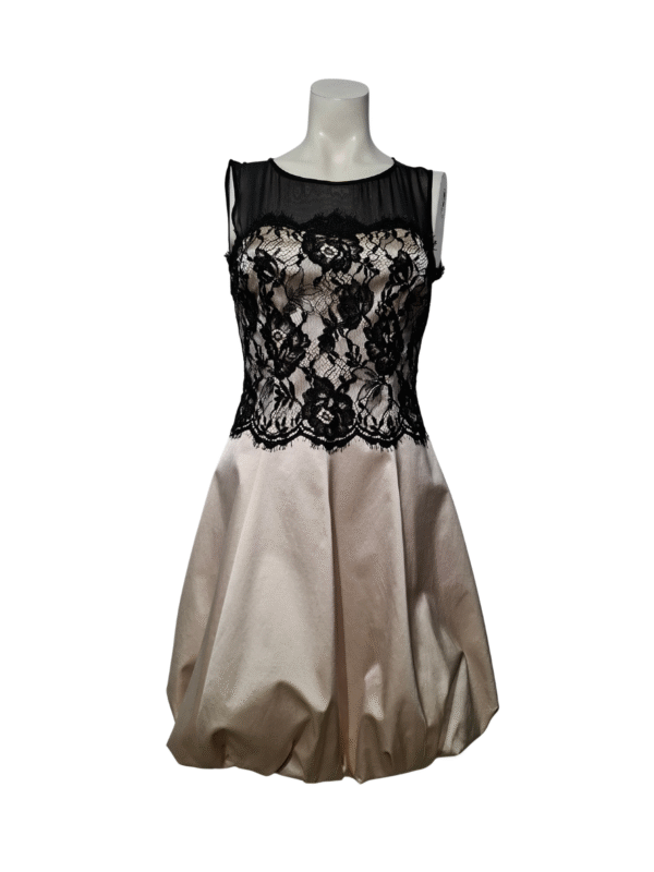 Kreminė puošni suknelė, M