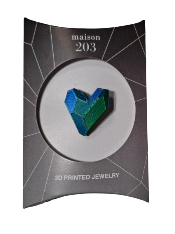 Mėlyna širdies formos sagė