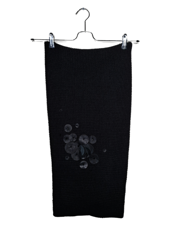 Juodas megztas šalikas