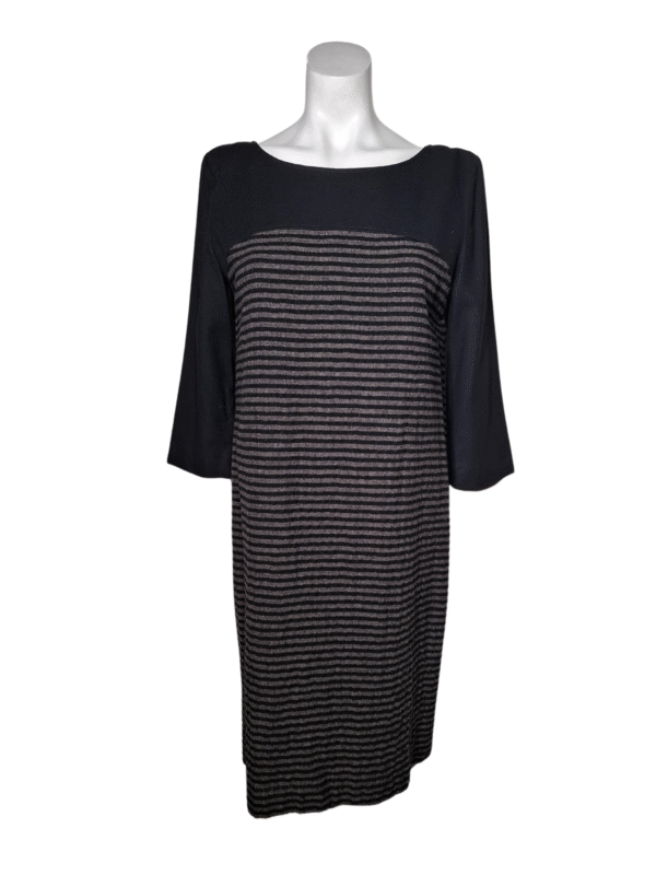 Juoda dryžuota vilnonė suknelė, M