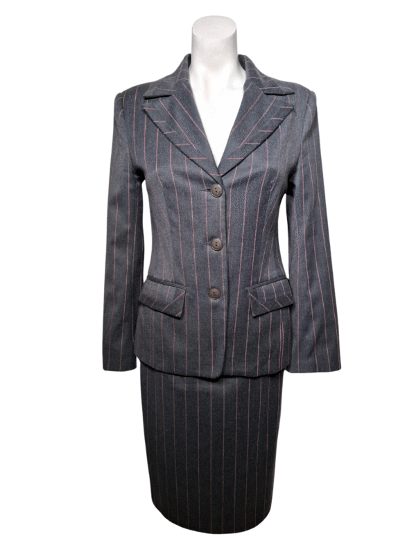 Pilkas dryžuotas kostiumėlis, S