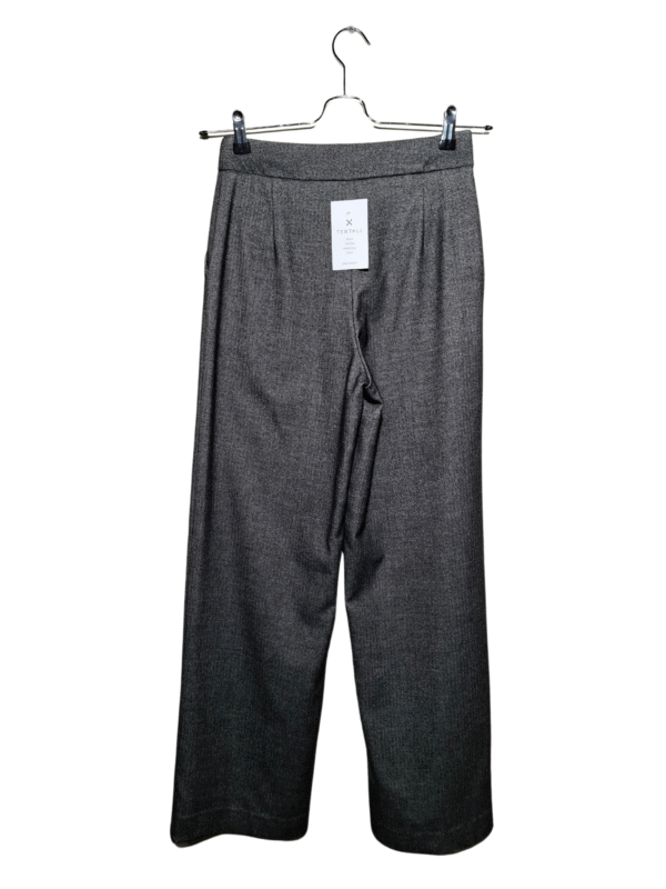 Pilkos raštuotos kelnės, S