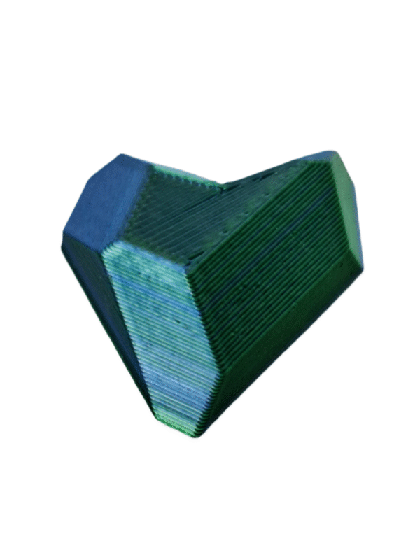 Mėlyna širdies formos sagė