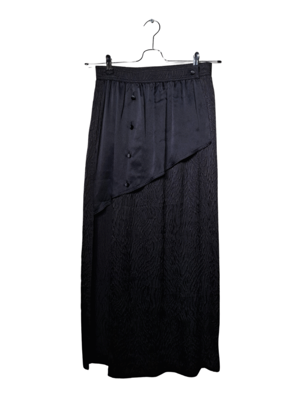 Juodas raštuotas sijonas, S