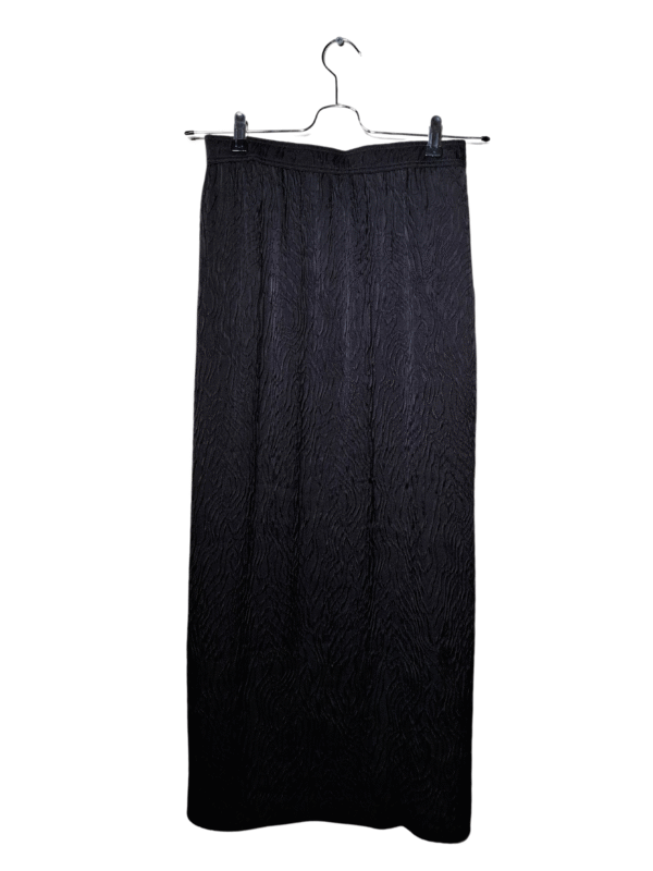 Juodas raštuotas sijonas, S