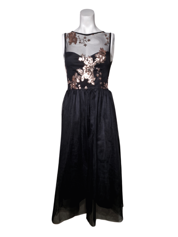 Juoda suknelė su žvyneliais, S