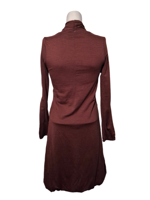 Ruda vilnonė suknelė, S