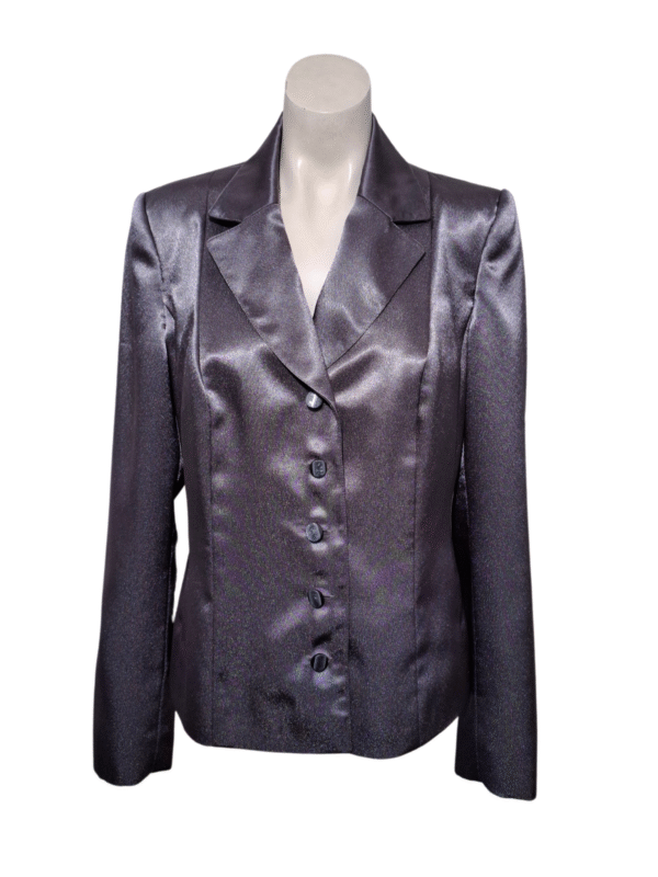 Pilkas blizgus švarkas, S