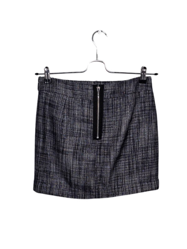 Mėlynas trumpas sijonas, S