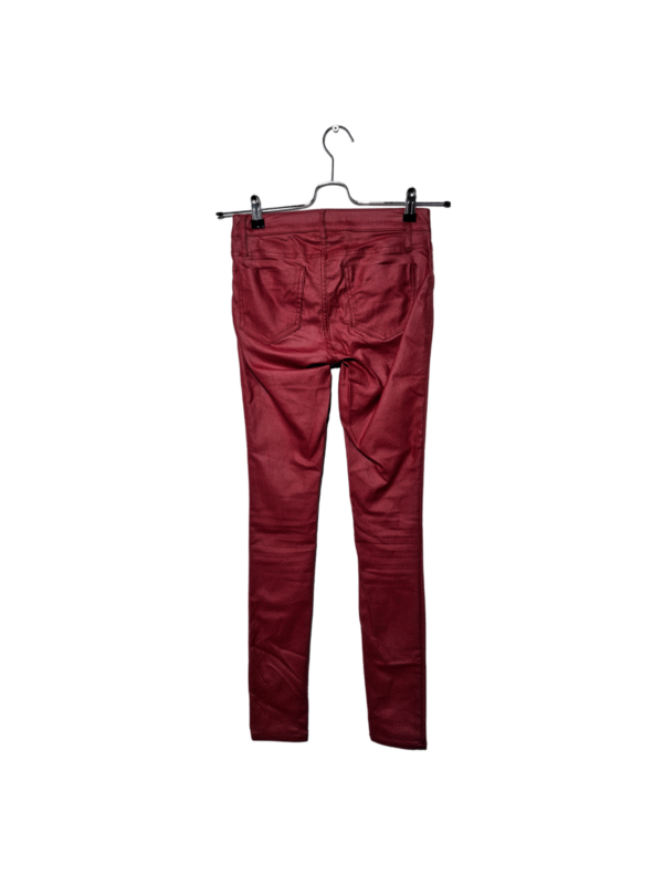 Raudonos kelnės, XXS