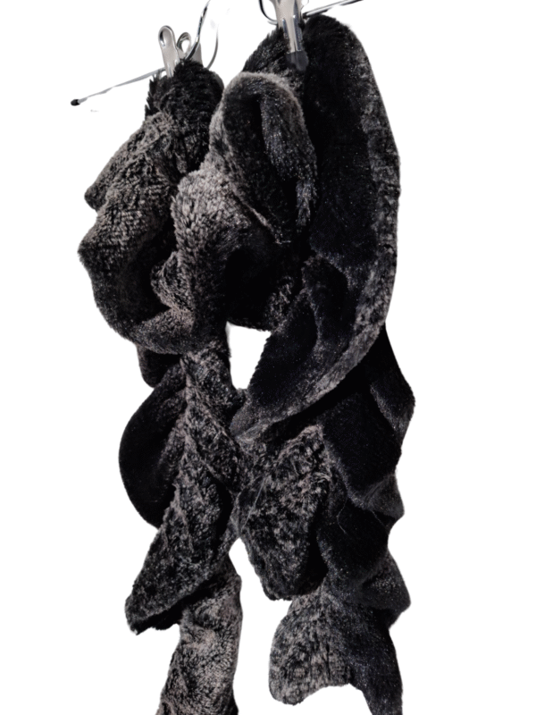 Pilkas dirbtinio kailio šalikas