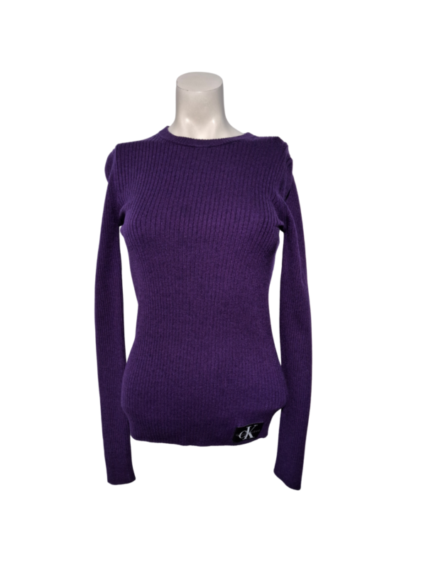 Violetinis megztinis, S