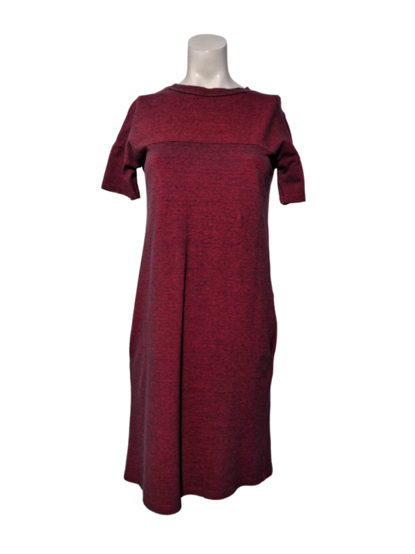 Tamsiai raudona suknelė, XS