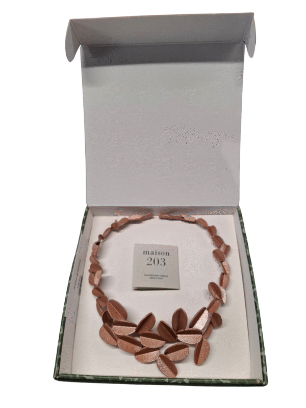 Rožinis blizgus LEAVES METALLIC vėrinys