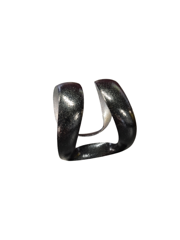 Juoda blizgi FLOW apyrankė