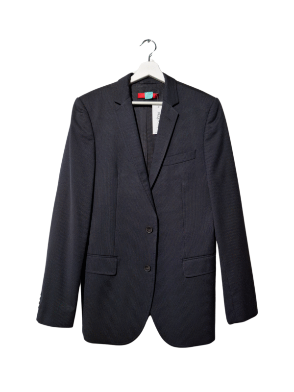 Juodas dryžuotas HUGO BOSS kostiumas, M