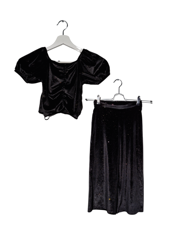 Juodas vaikiškas GEORGE kostiumėlis, 6-7 m.