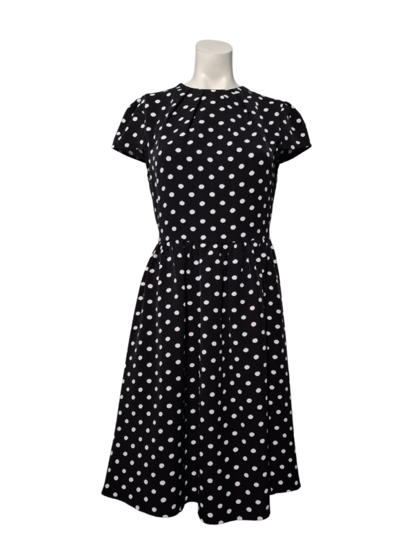 Juoda taškuota ZALORA suknelė, M