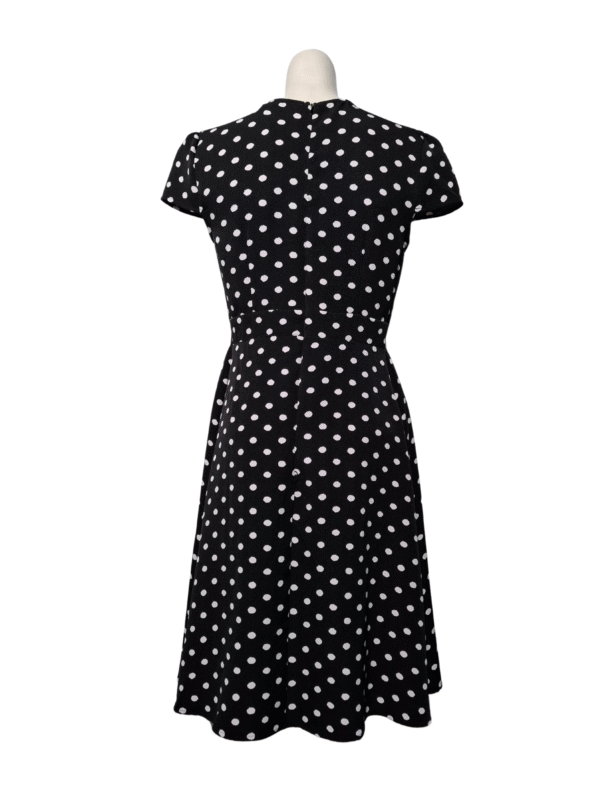 Juoda taškuota ZALORA suknelė, M