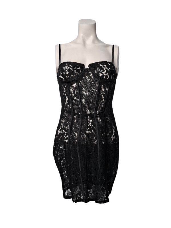 Juoda gipiūrinė PRETTY LITTLE THING suknelė, S