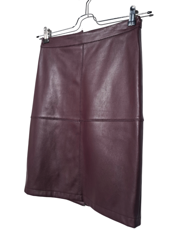 Tamsiai raudonas dirbtinės odos VILA sijonas, XS