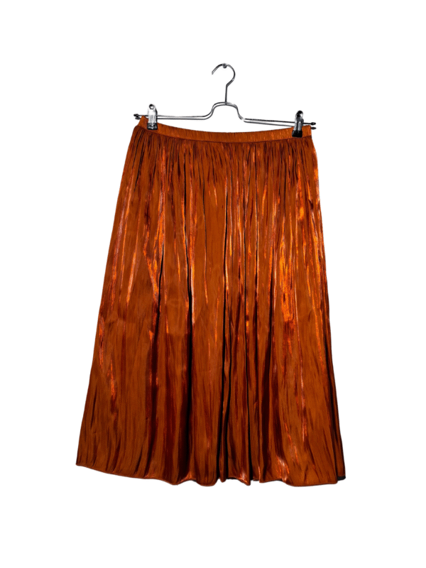 Oranžinis blizgus klostuotas GINA sijonas, M