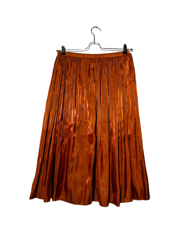 Oranžinis blizgus klostuotas GINA sijonas, M