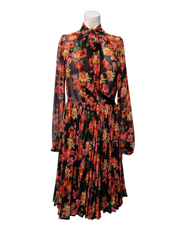 Juoda gėlėta MYLEENE KLASS suknelė, L