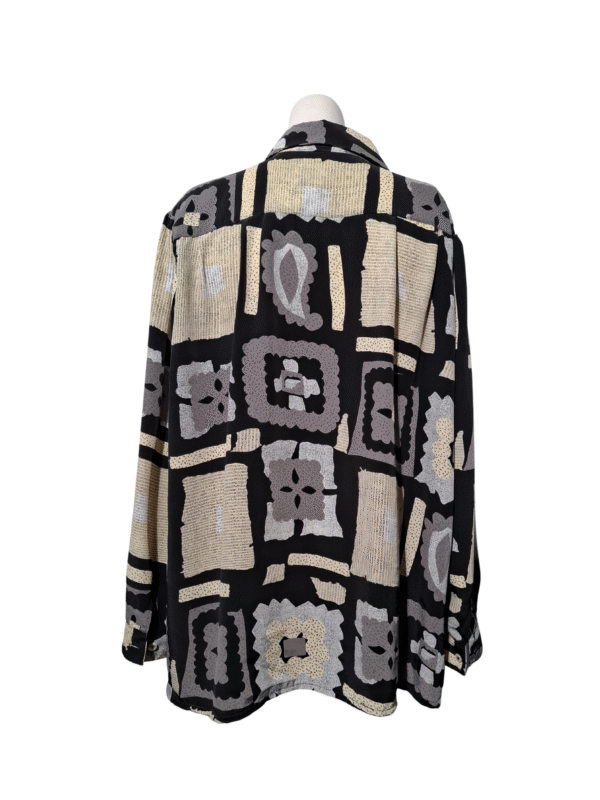 Juodi raštuoti marškiniai, XL