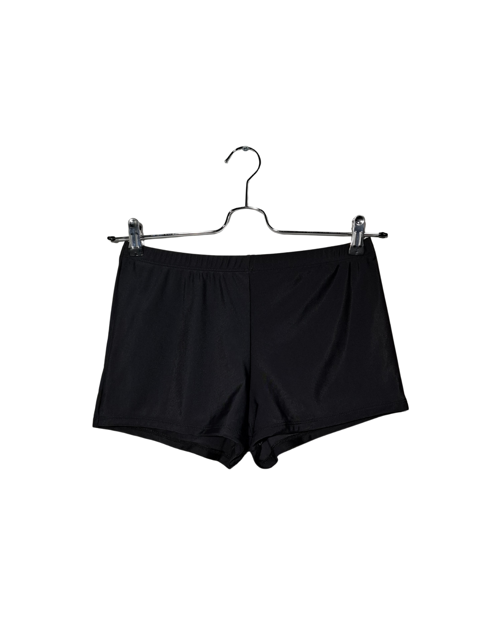 Juodi maudymosi šortai, M