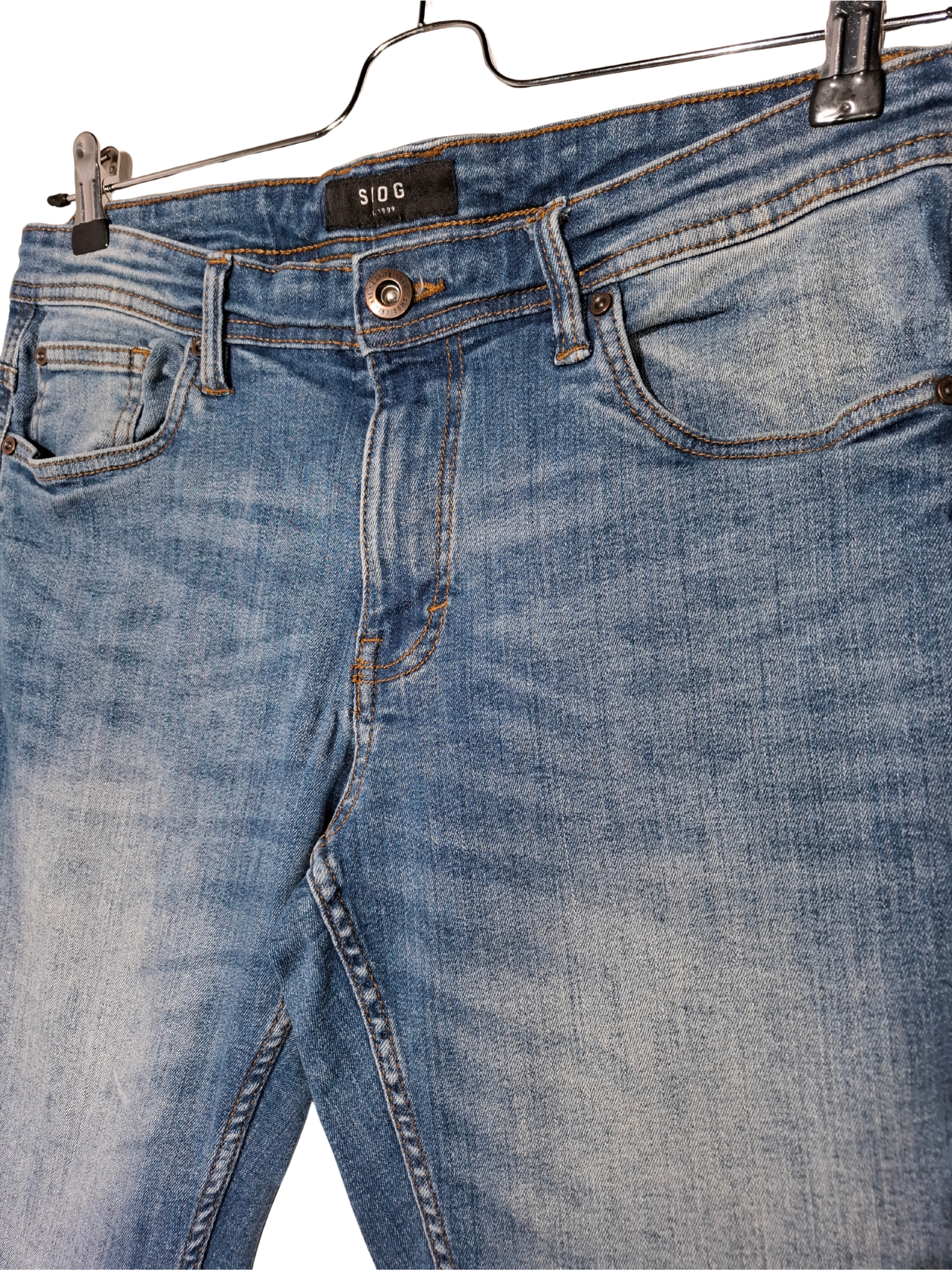 melyni-dzinsiniai-sortai