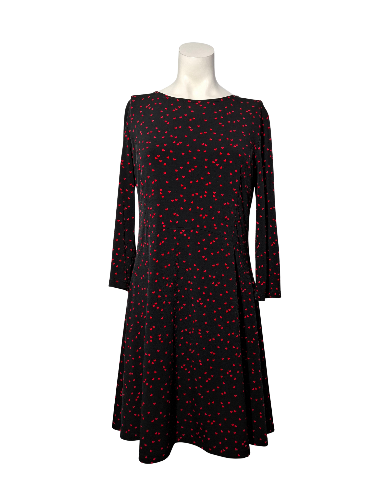 Juoda raštuota suknelė, M