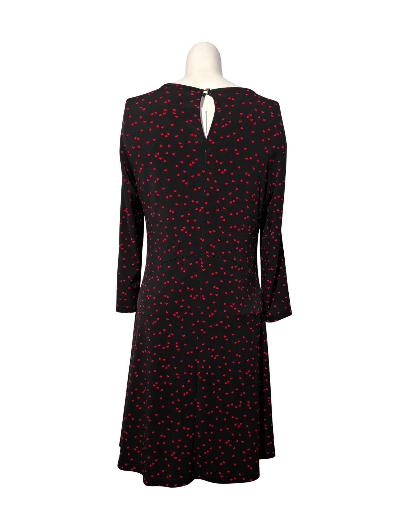 Juoda raštuota suknelė, M