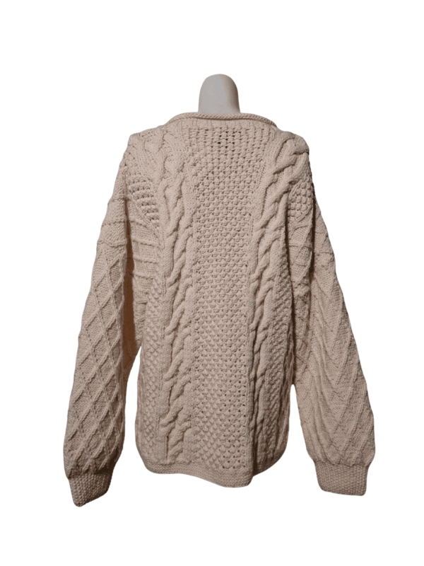 Kreminės spalvos vilnonis IRISH STYLE megztinis, L