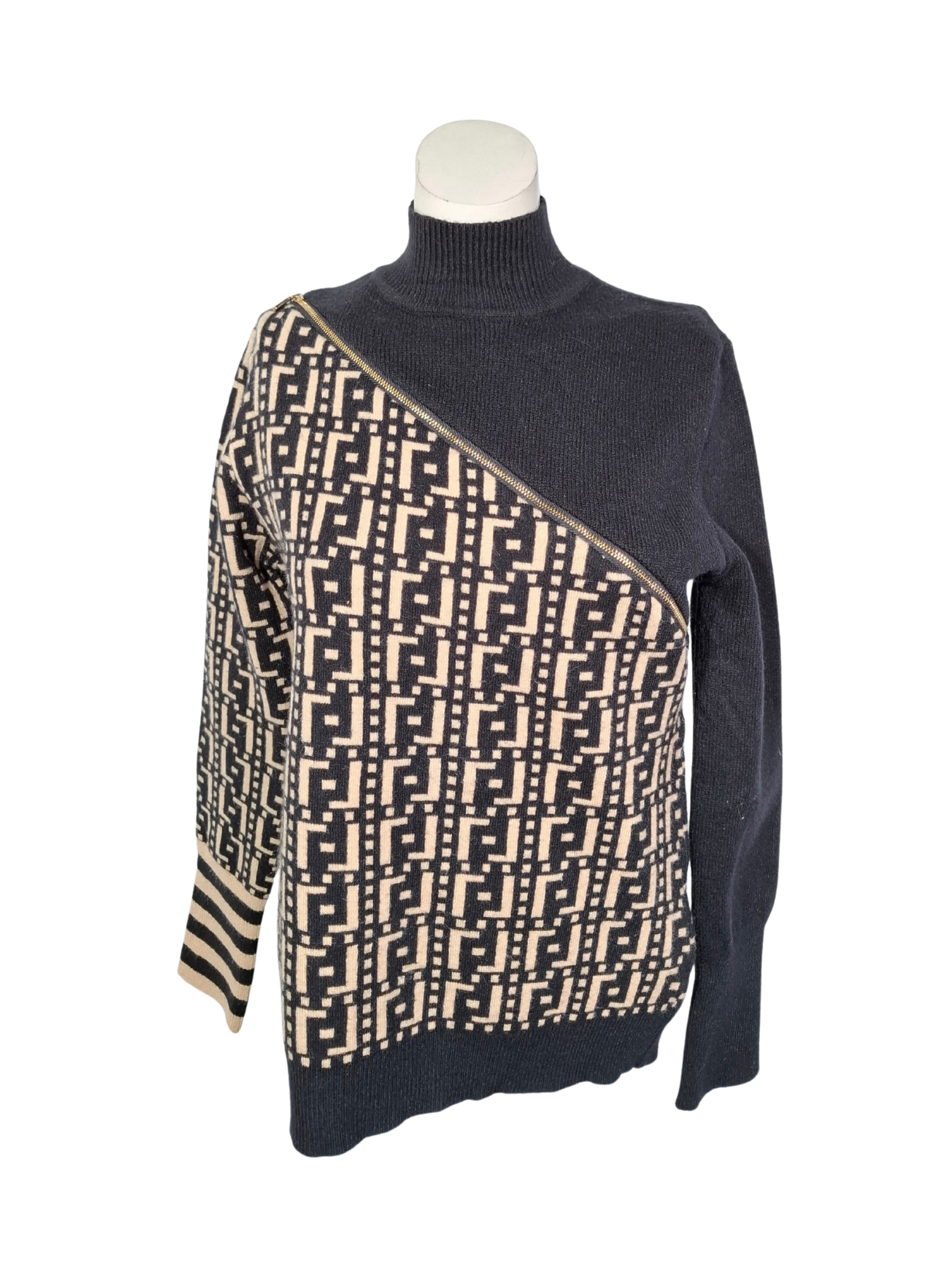 Raštuotas megztinis, M