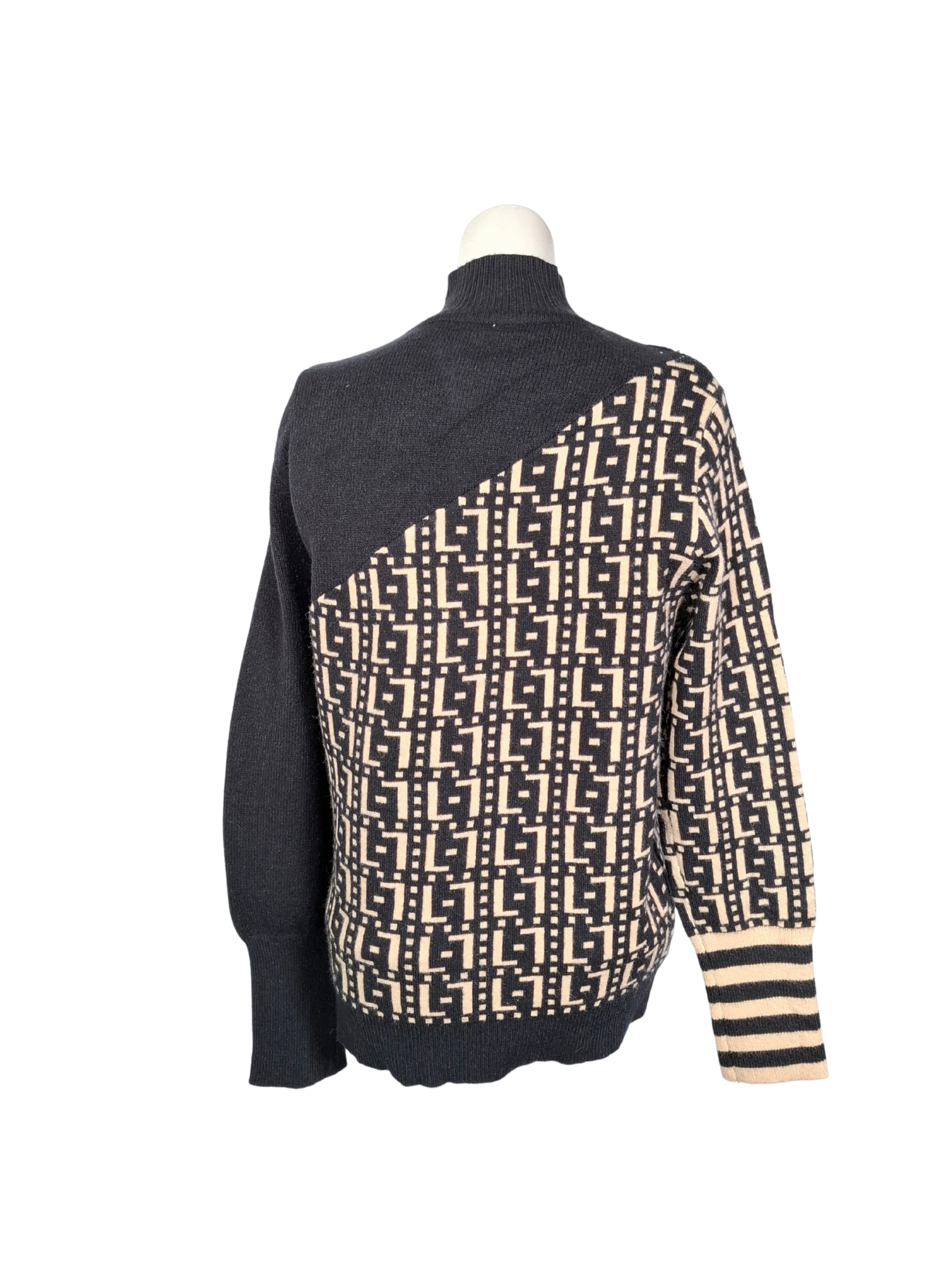 Raštuotas megztinis, M