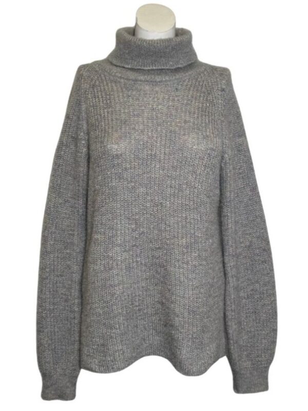 Pilkas megztinis aukšta apykakle, M