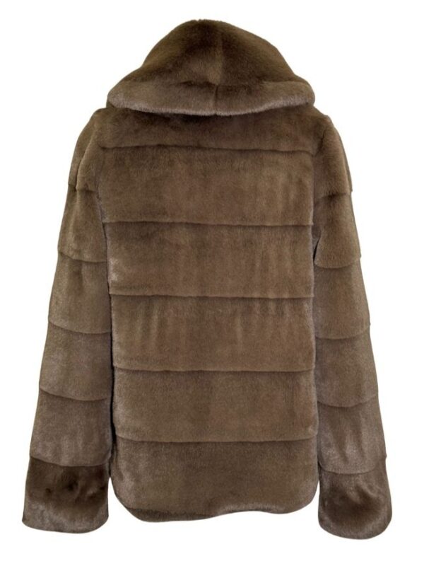 Rudi dirbtinio kailio kailiniai, S