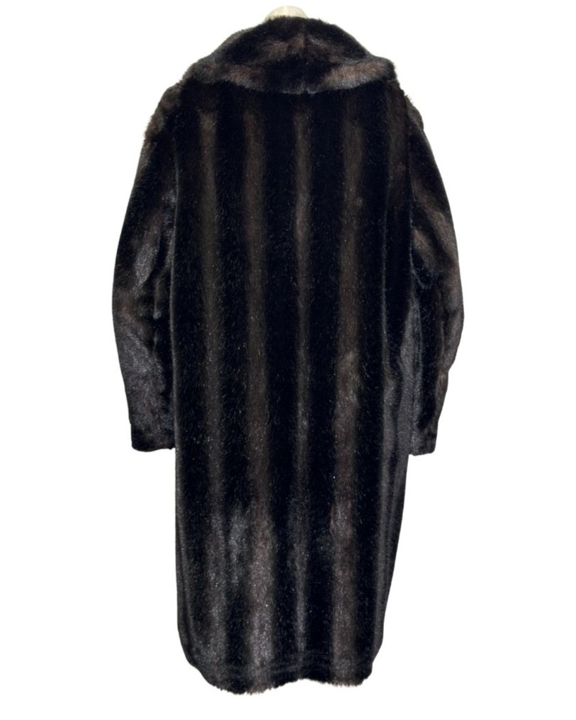 Rudi dirbtinio kailio kailiniai, M