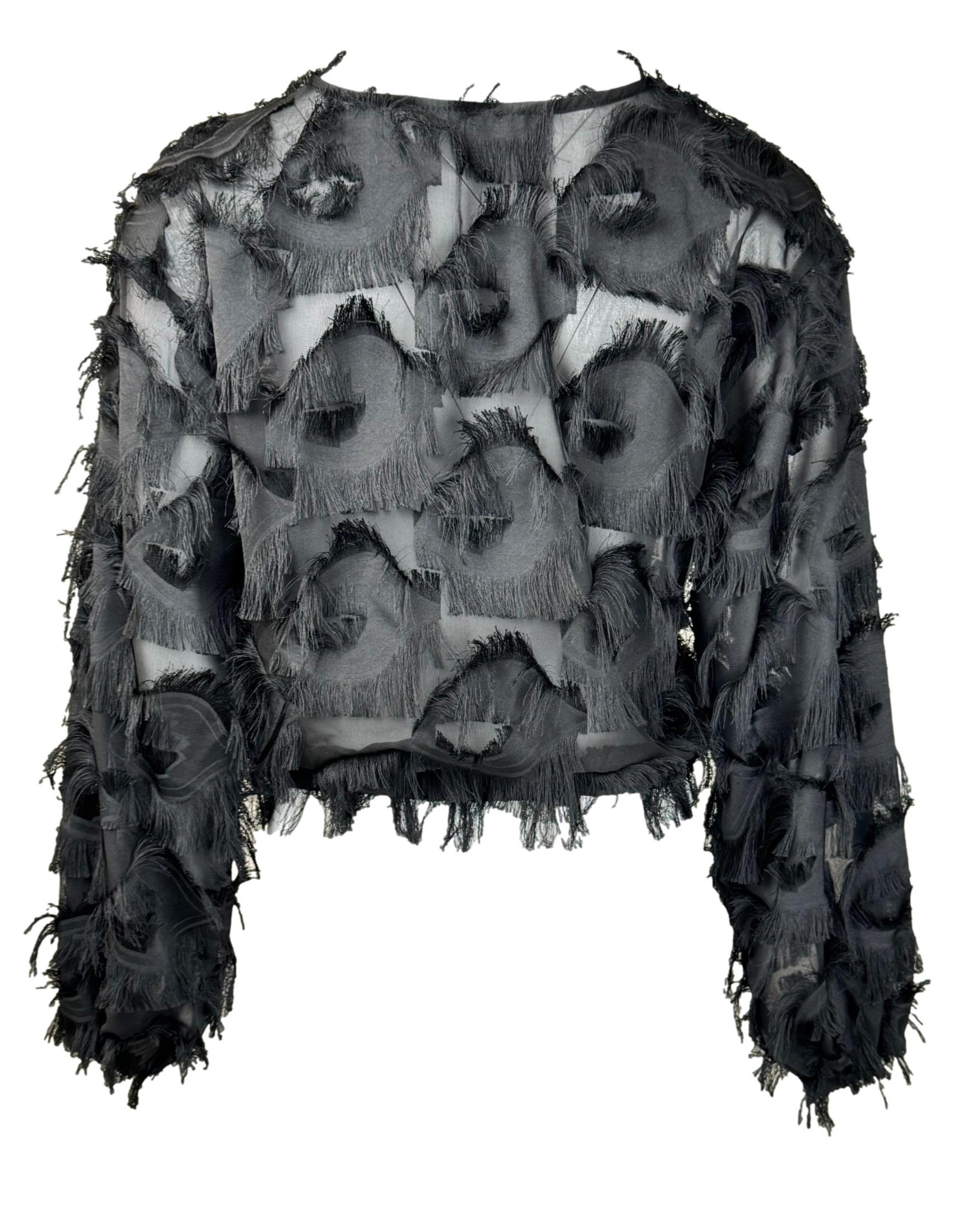 Juoda palaidinė su kutais, M