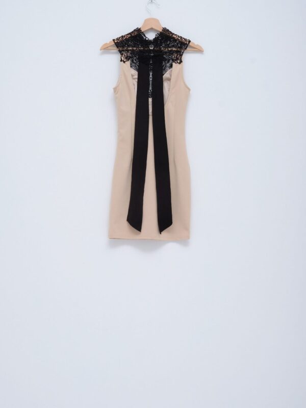 Kreminės spalvos suknelė su nėriniais, XS