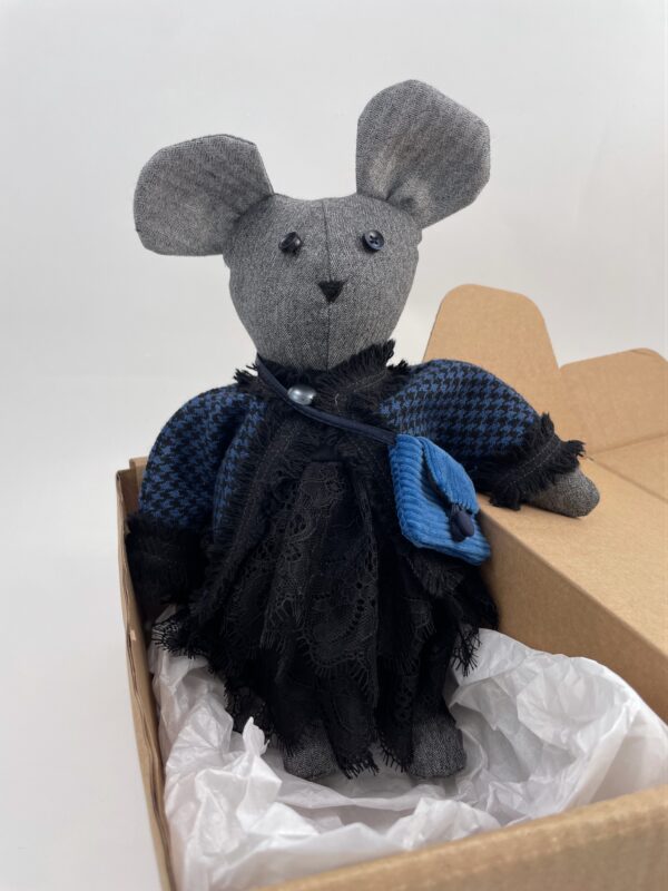 TEXTALE upcycled minkštas žaislas TEKSA, su drabužėliais