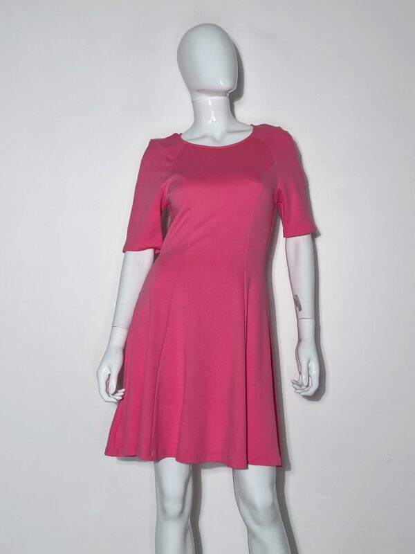 Rožinė suknelė, M