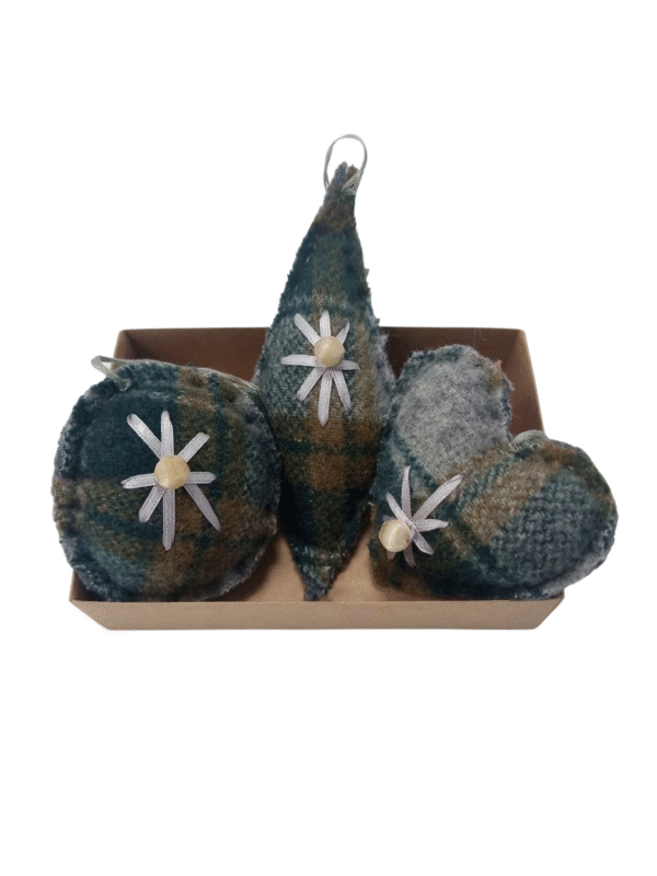 TEXTALE upcycled Kalėdiniai eglutės žaisliukai, languoti, 3 vnt.