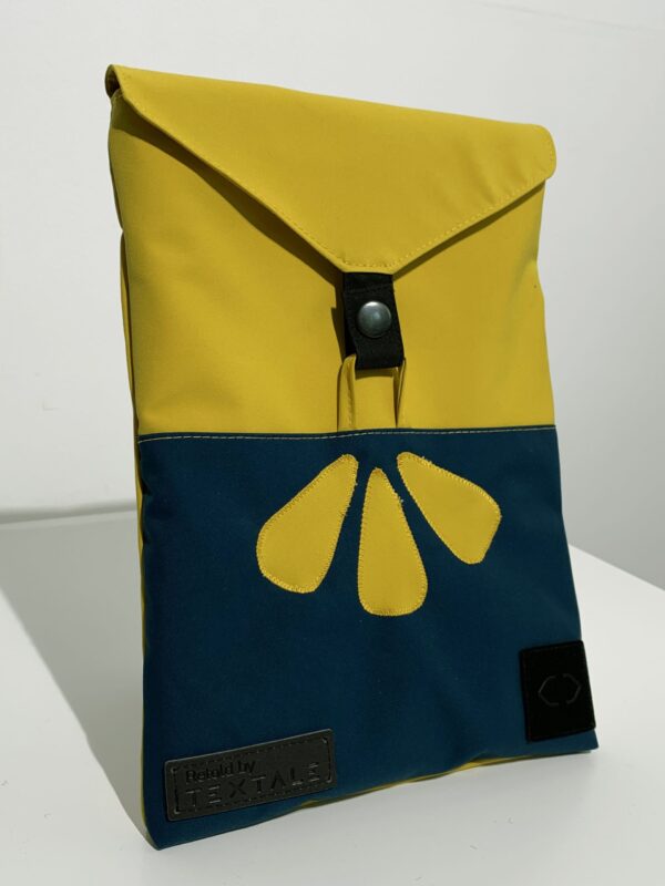 “Retold by TEXTALE” linijos dėklas planšetei, užsegamas