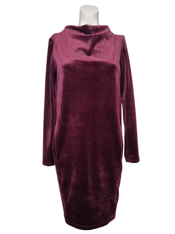 Tamsiai raudona veliūrinė suknelė, S