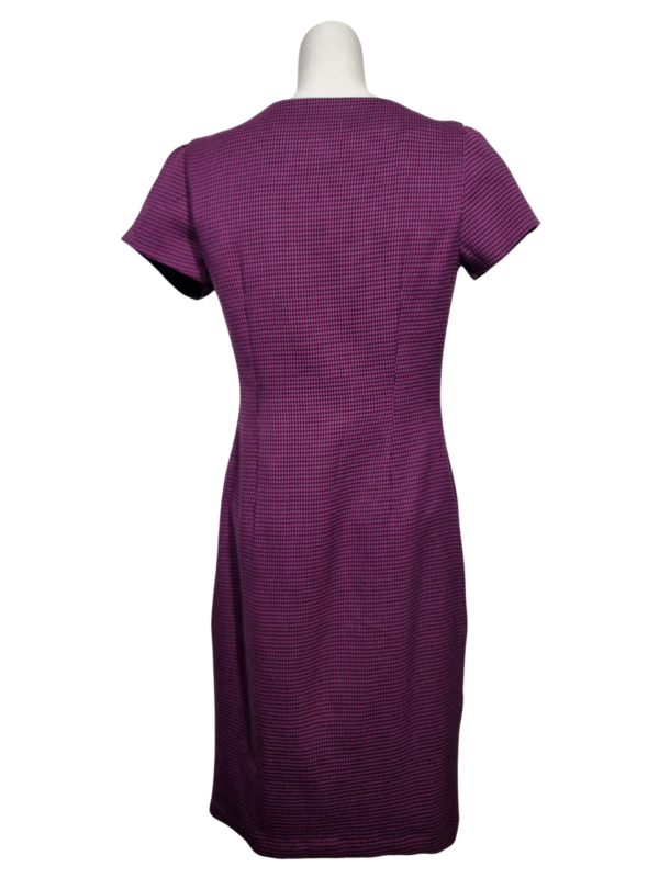 Violetinė asimetrinė suknelė, S