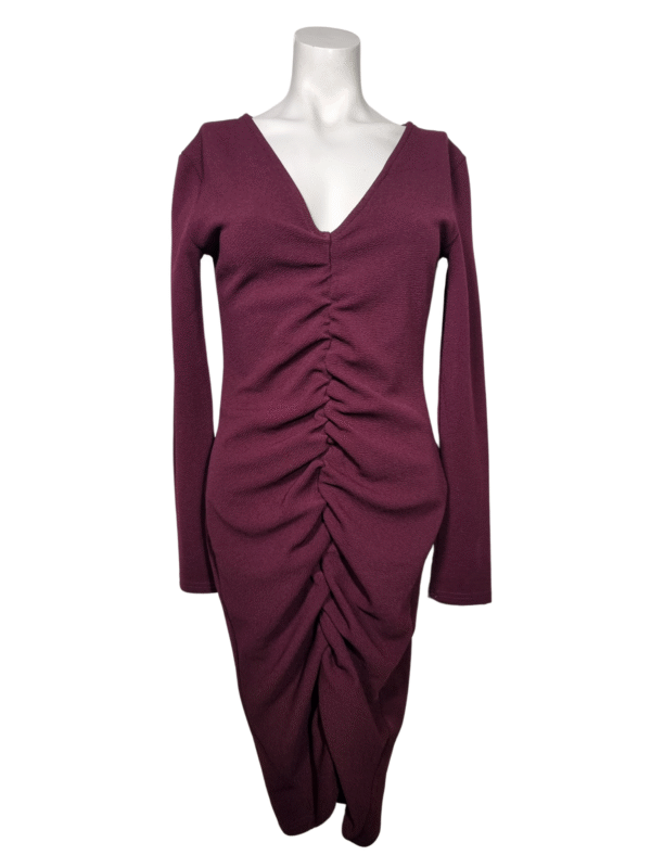 Tamsiai raudona puošni suknelė, L