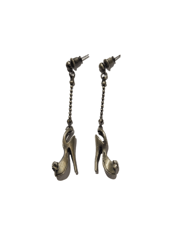 Kabantys auskarai “Aukštakulniai”